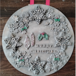 Wood round with snowflake and ornaments mold