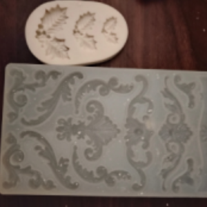 Garland mold