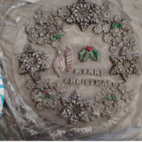 Wood round with snowflake and ornaments mold