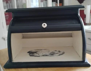 Paper rubbed off to reveal the bread image.