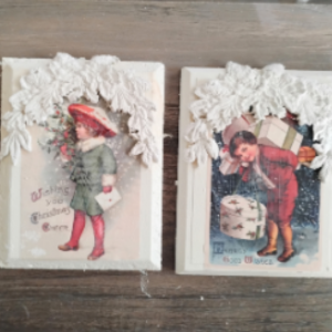 Added garland to the Christmas plaques