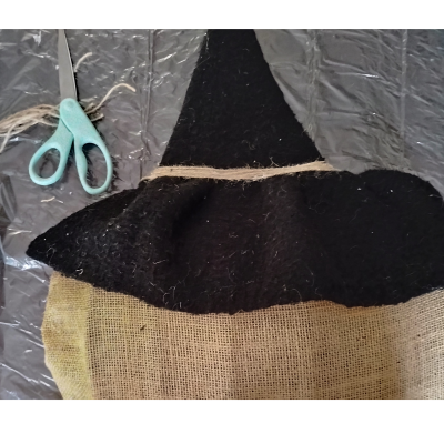 Pumpkin wreath with black hat and burlap 