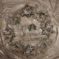Wood round with snowflake and ornaments mold
